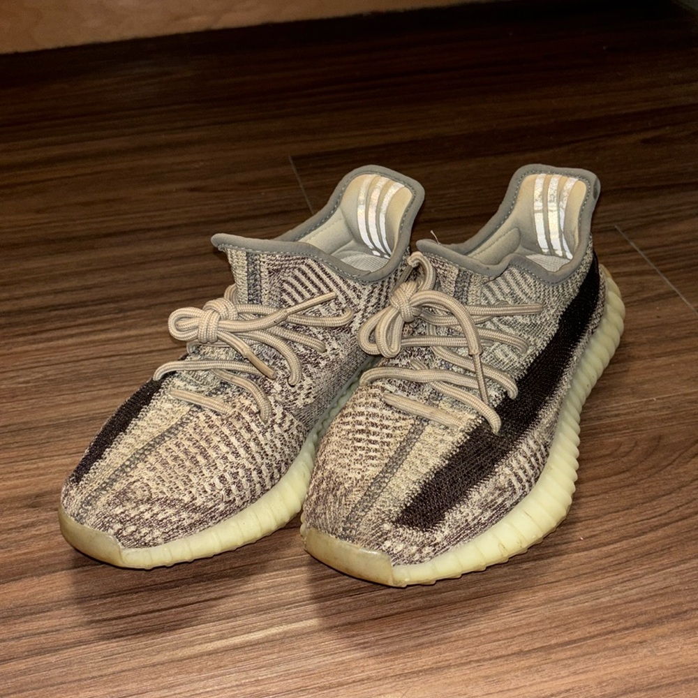 Yeezys Brown. Women’s 6.5 Men’s 5